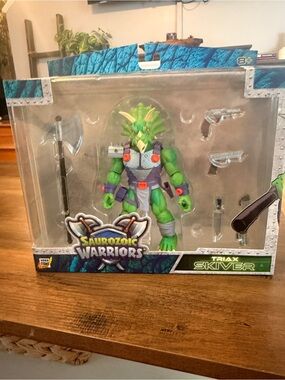 Saurozoic Warriors Triax Skiver action figure Green dinosaur New